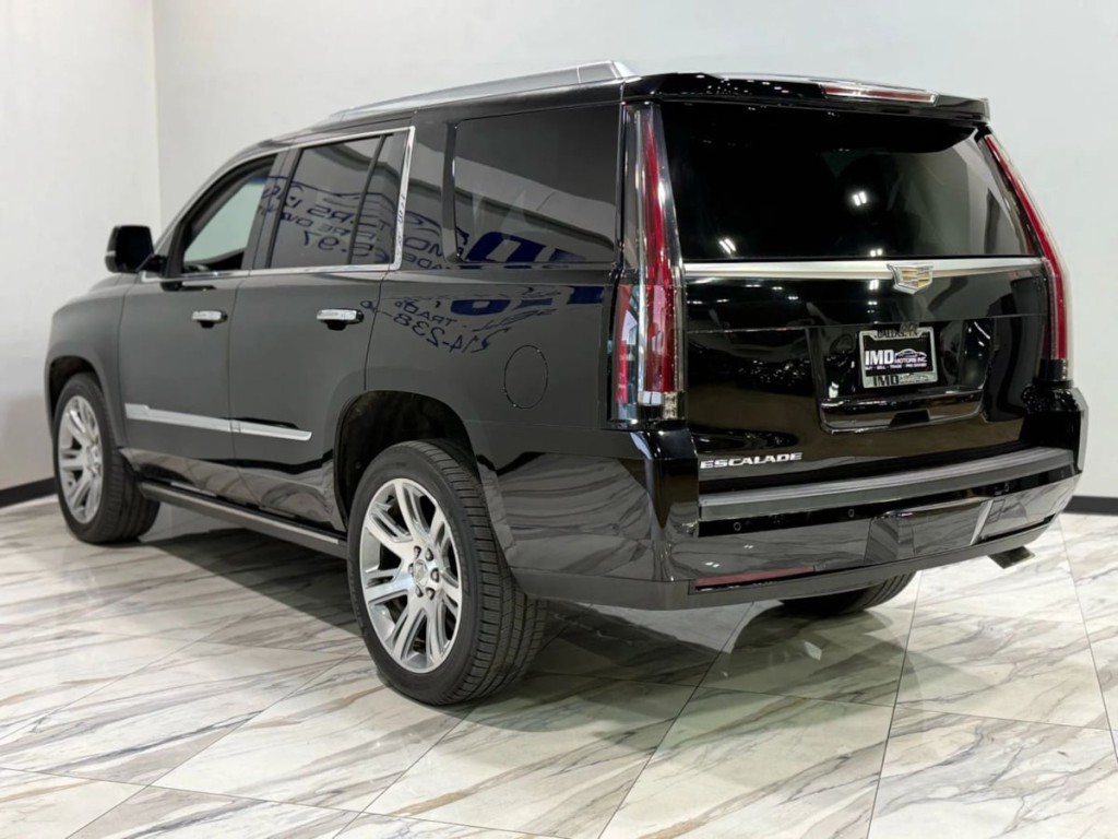 2017 Cadillac Escalade Image 8