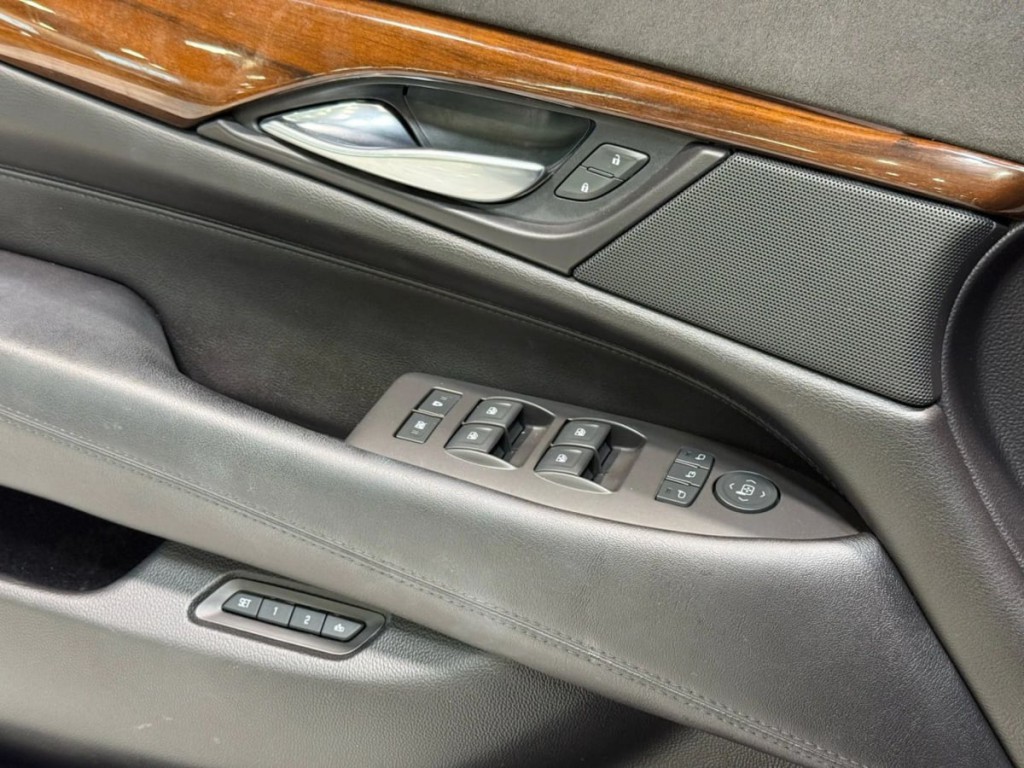 2017 Cadillac Escalade Image 11