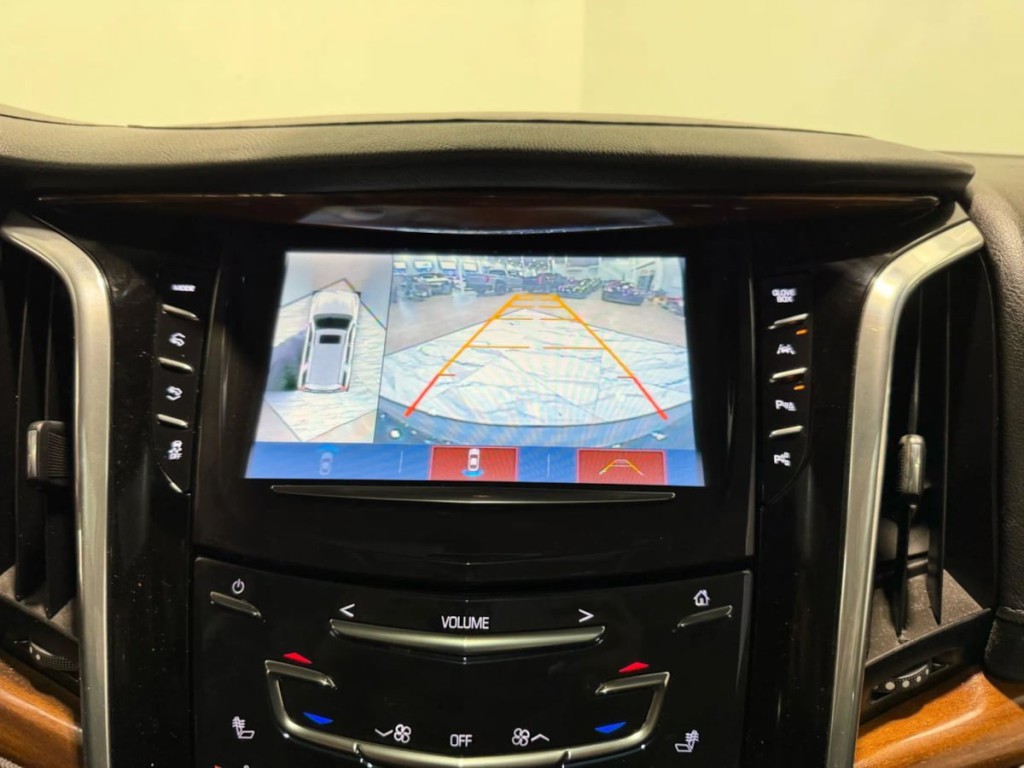 2017 Cadillac Escalade Image 19