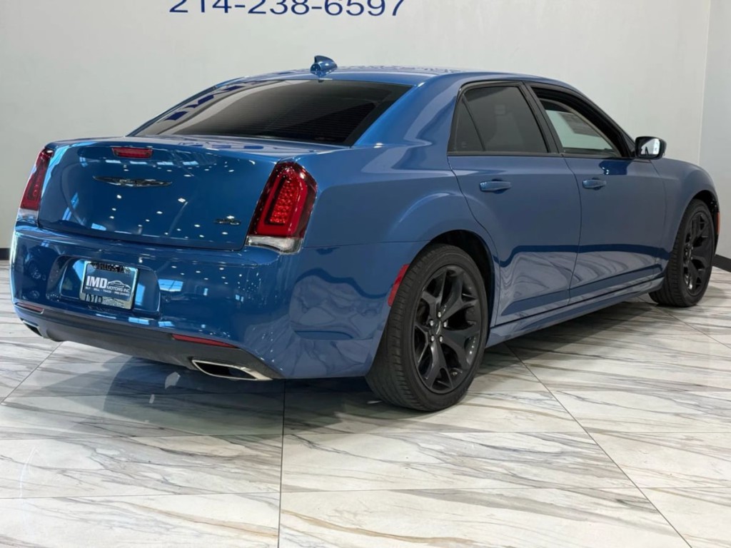 2022 Chrysler 300 Image 6
