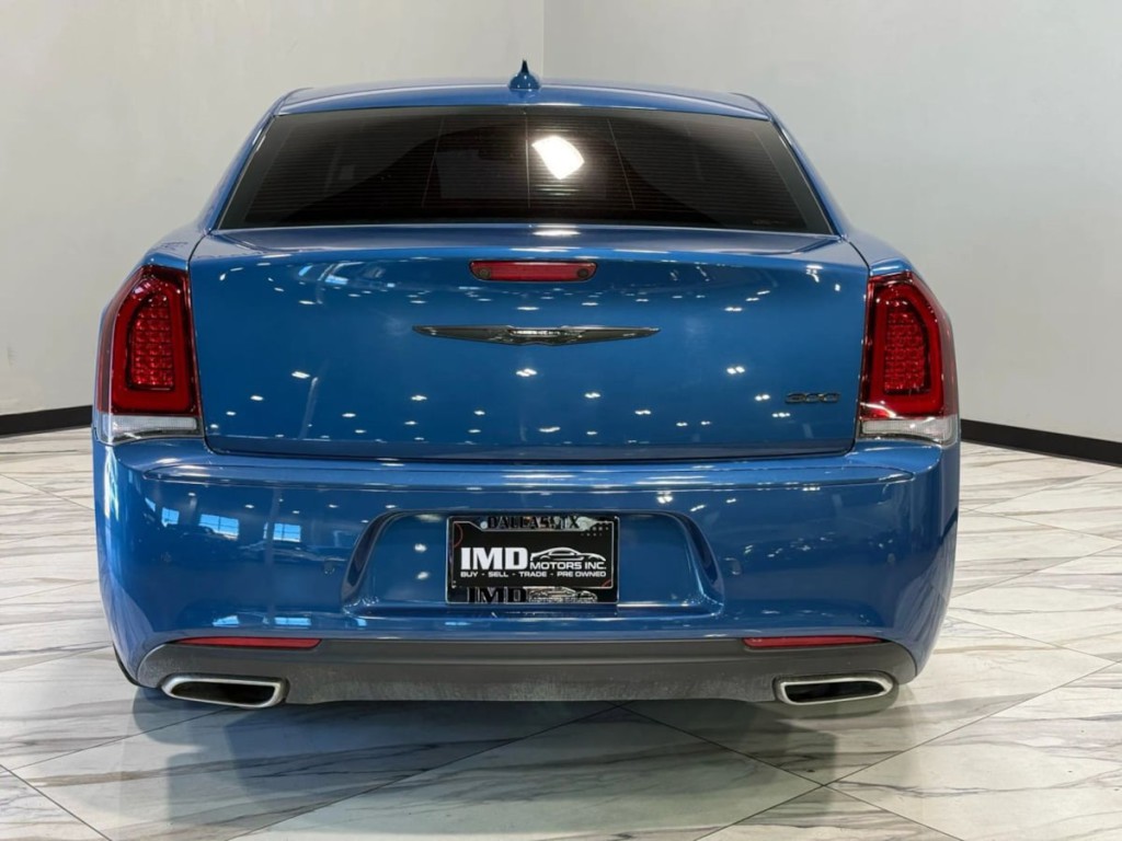 2022 Chrysler 300 Image 7