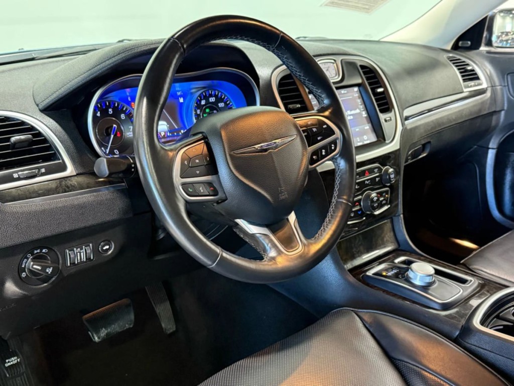 2022 Chrysler 300 Image 13