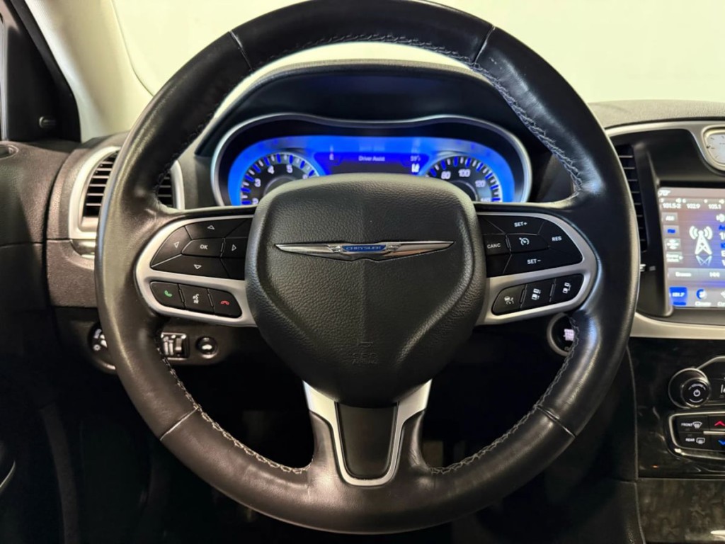 2022 Chrysler 300 Image 15