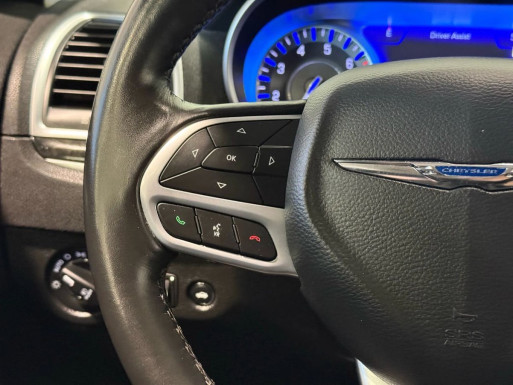 2022 Chrysler 300 Image 16