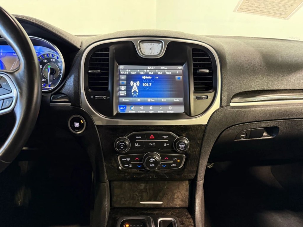 2022 Chrysler 300 Image 20