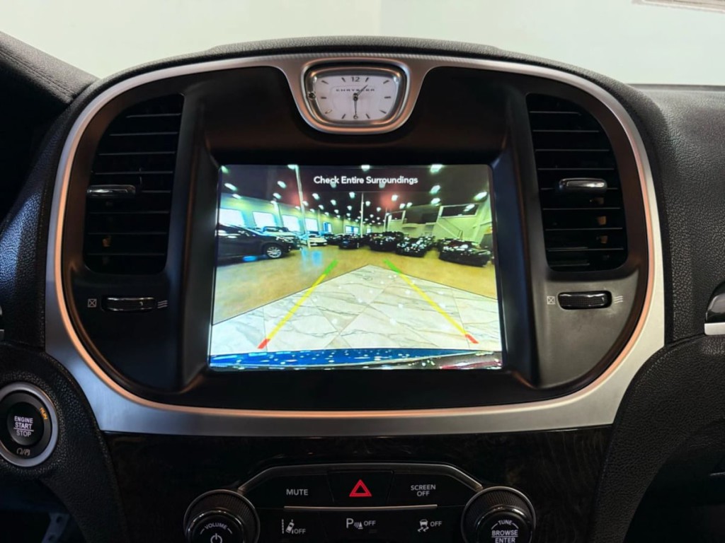 2022 Chrysler 300 Image 21