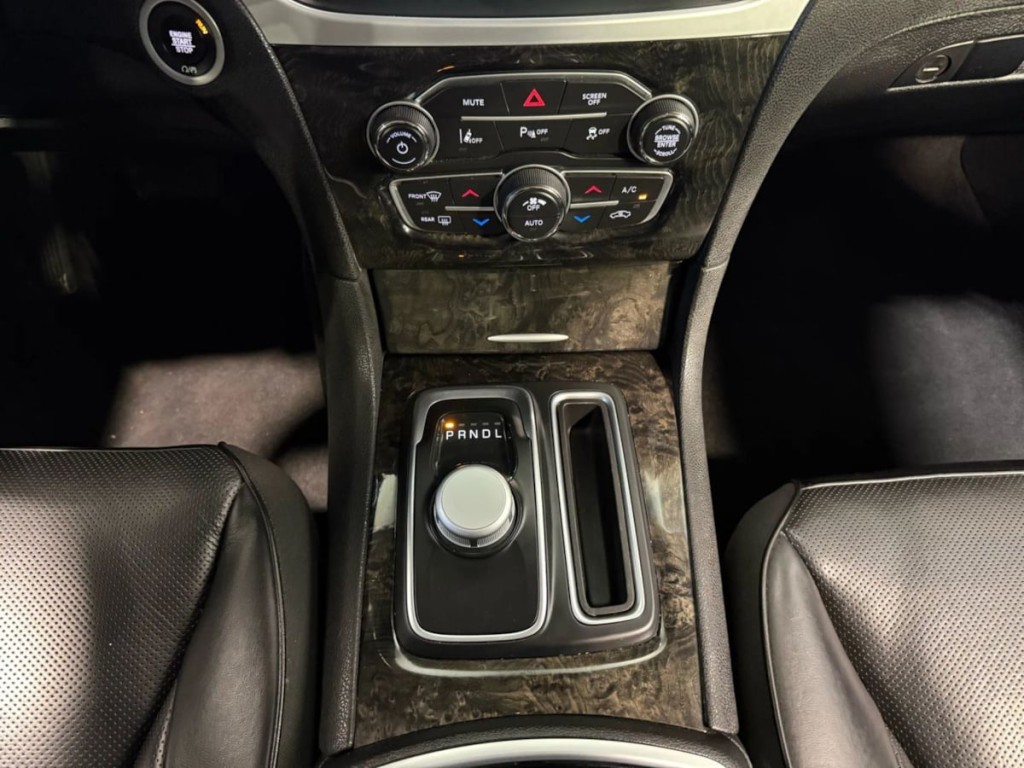 2022 Chrysler 300 Image 22