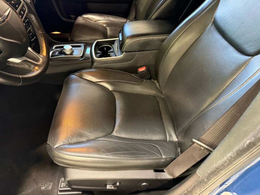 2022 Chrysler 300 Image 24