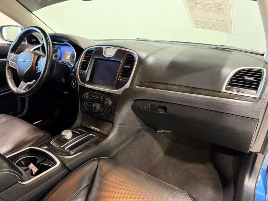 2022 Chrysler 300 Image 27