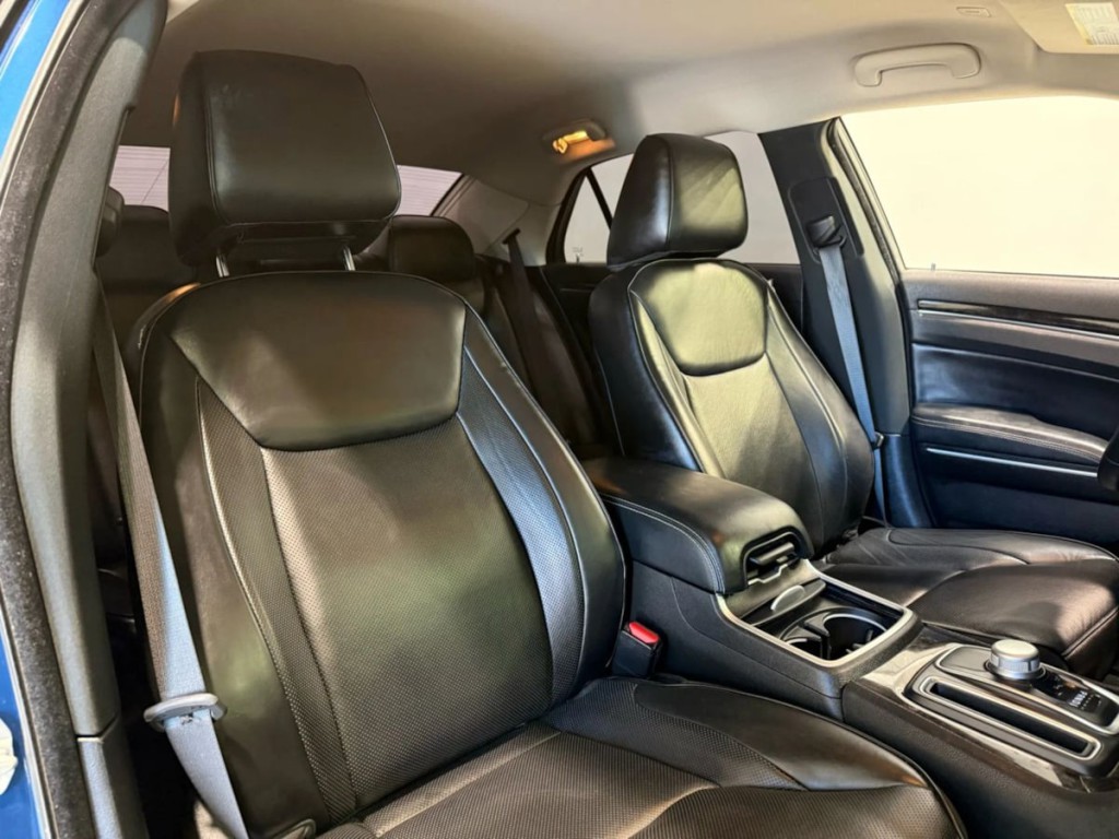 2022 Chrysler 300 Image 28