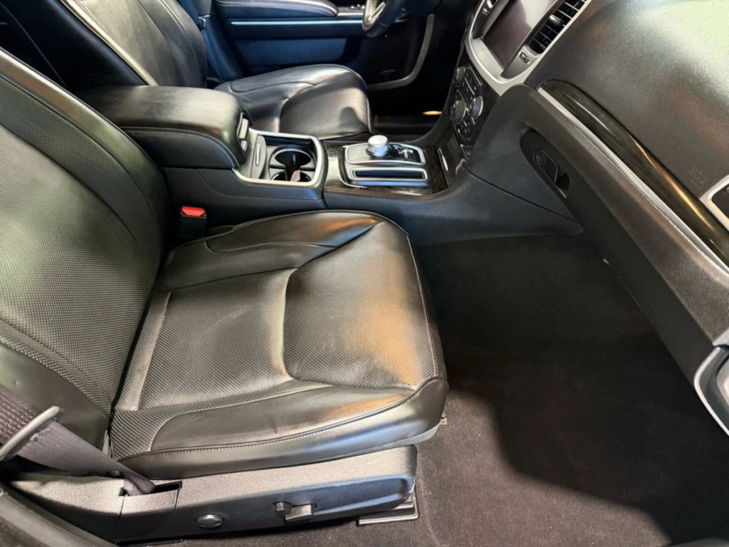 2022 Chrysler 300 Image 29