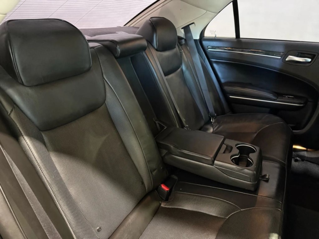 2022 Chrysler 300 Image 30