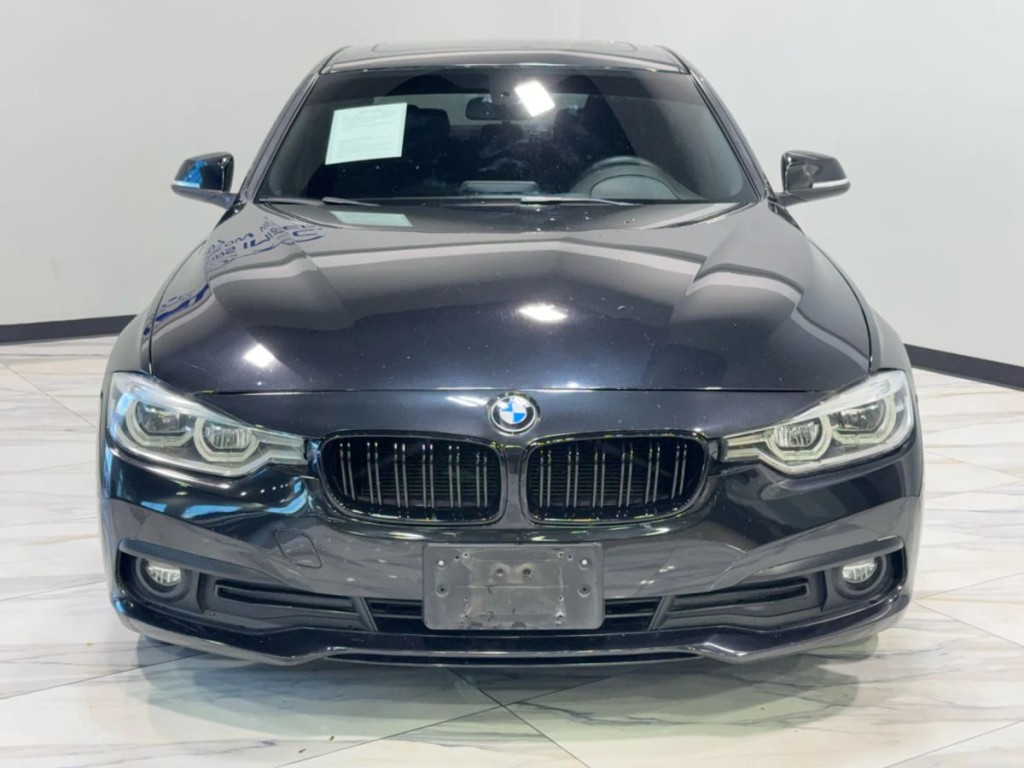 2018 BMW 3 Series Image 3