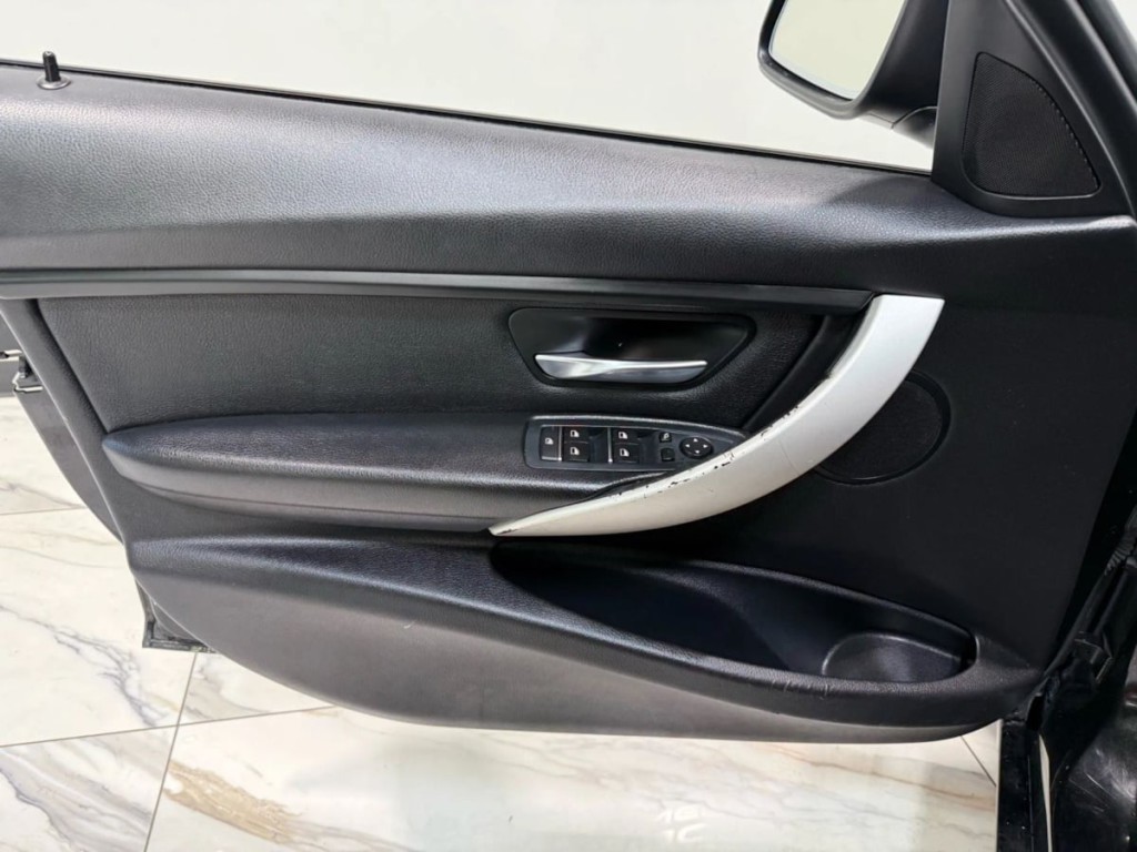 2018 BMW 3 Series Image 11