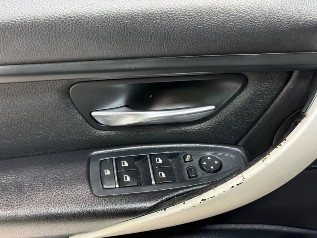 2018 BMW 3 Series Image 12