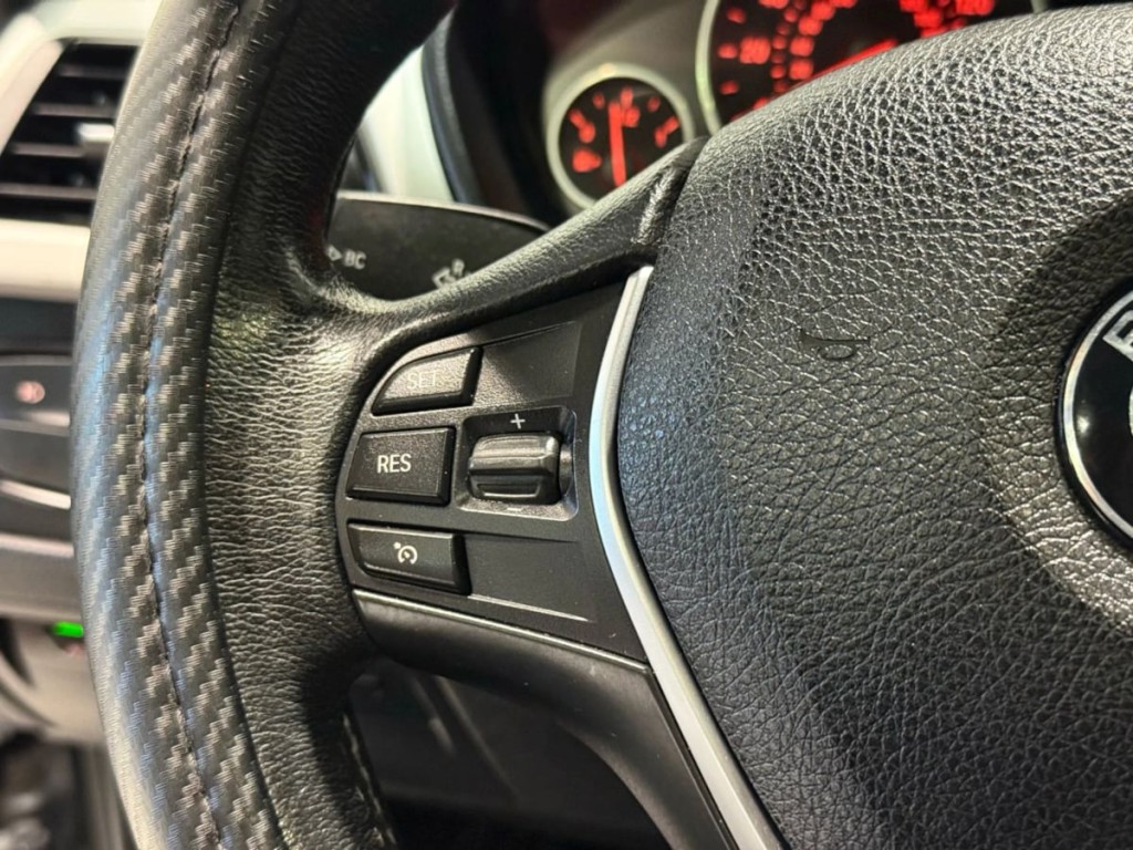 2018 BMW 3 Series Image 15