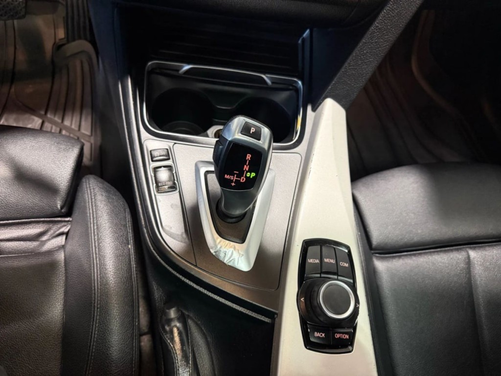 2018 BMW 3 Series Image 19