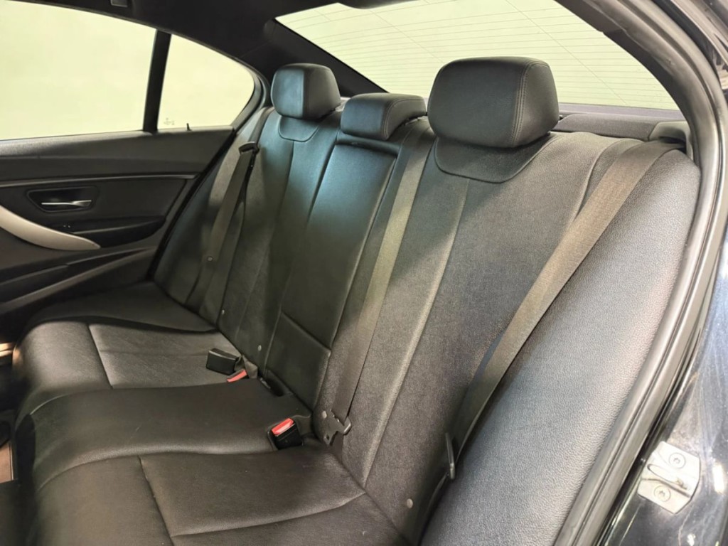 2018 BMW 3 Series Image 22