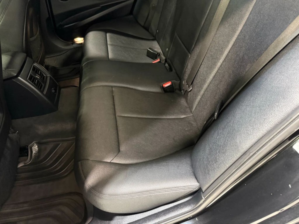 2018 BMW 3 Series Image 23