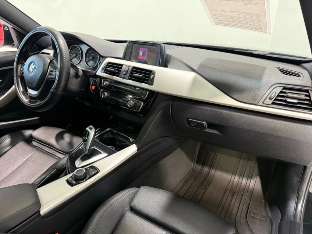 2018 BMW 3 Series Image 24