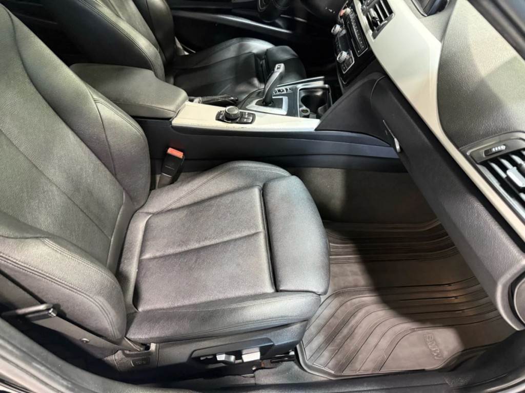 2018 BMW 3 Series Image 26