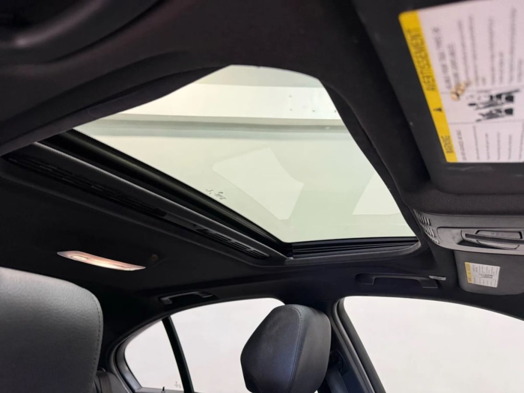 2018 BMW 3 Series Image 27