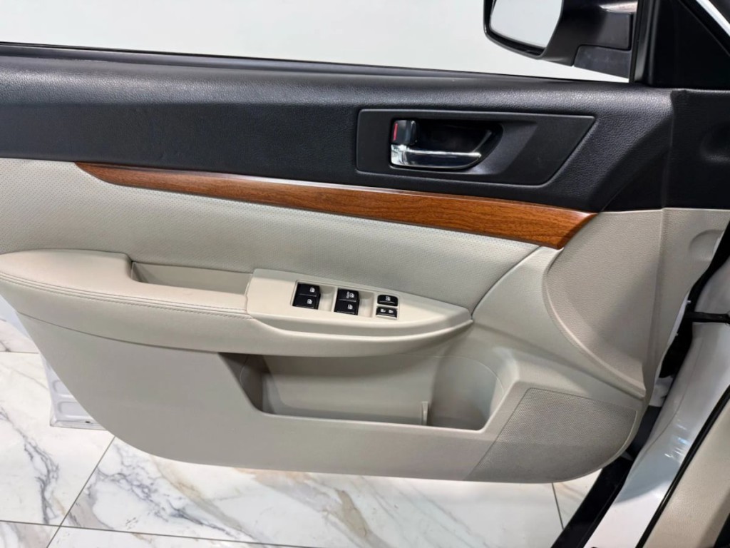 2013 Subaru Outback Image 11