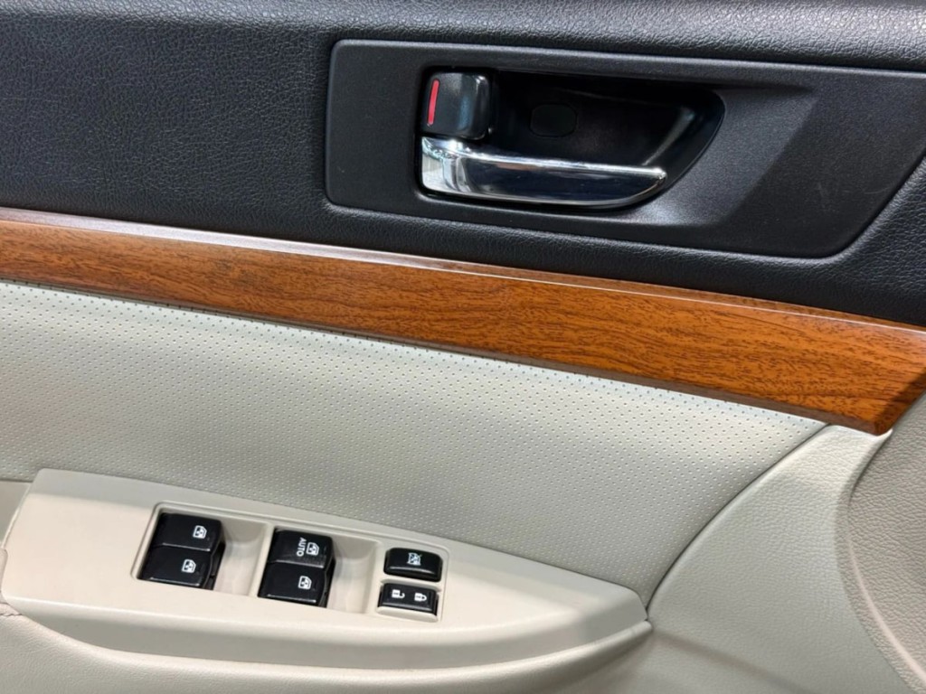 2013 Subaru Outback Image 12