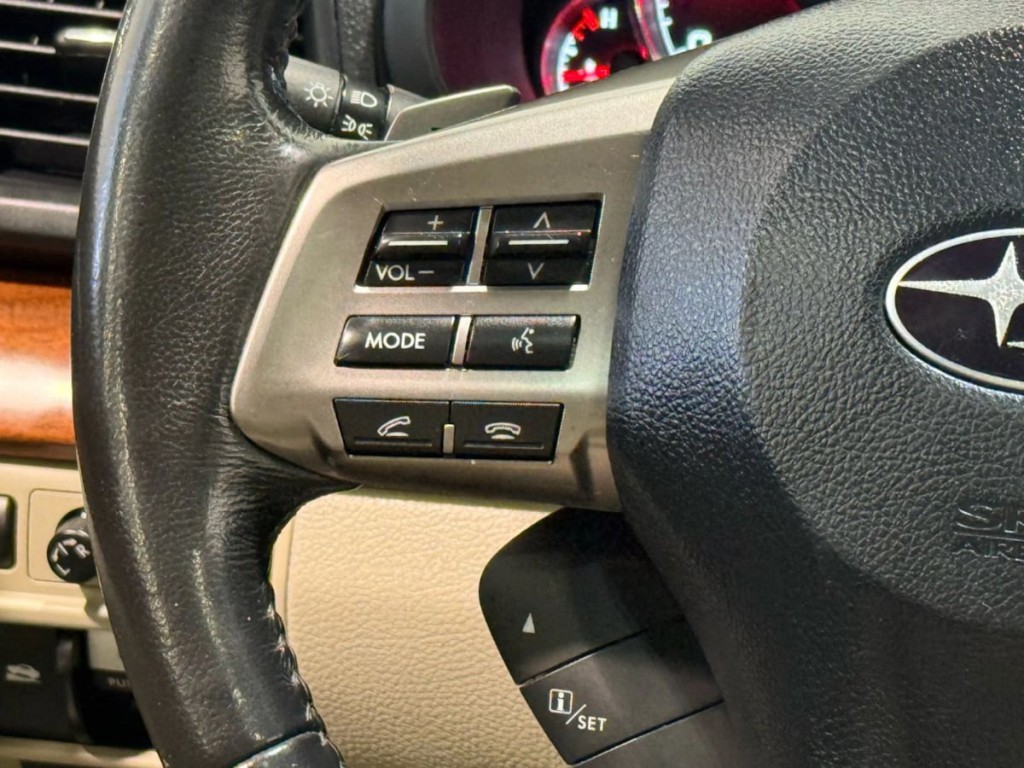 2013 Subaru Outback Image 16