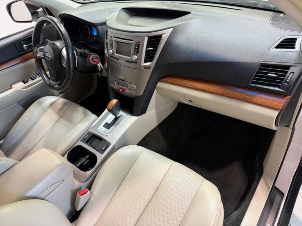 2013 Subaru Outback Image 28