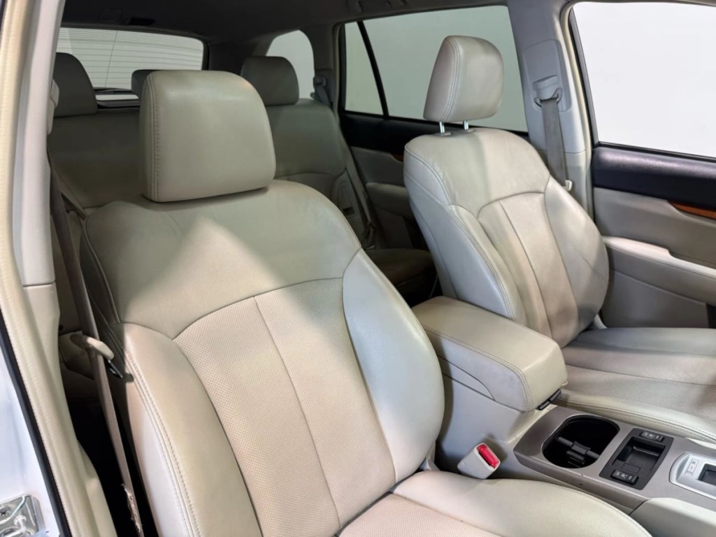 2013 Subaru Outback Image 29