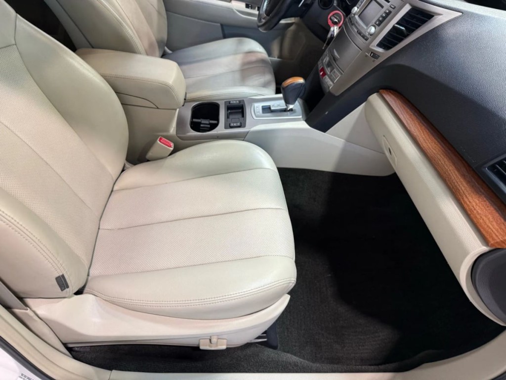 2013 Subaru Outback Image 30