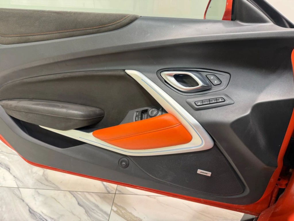 2018 Chevrolet Camaro Image 12