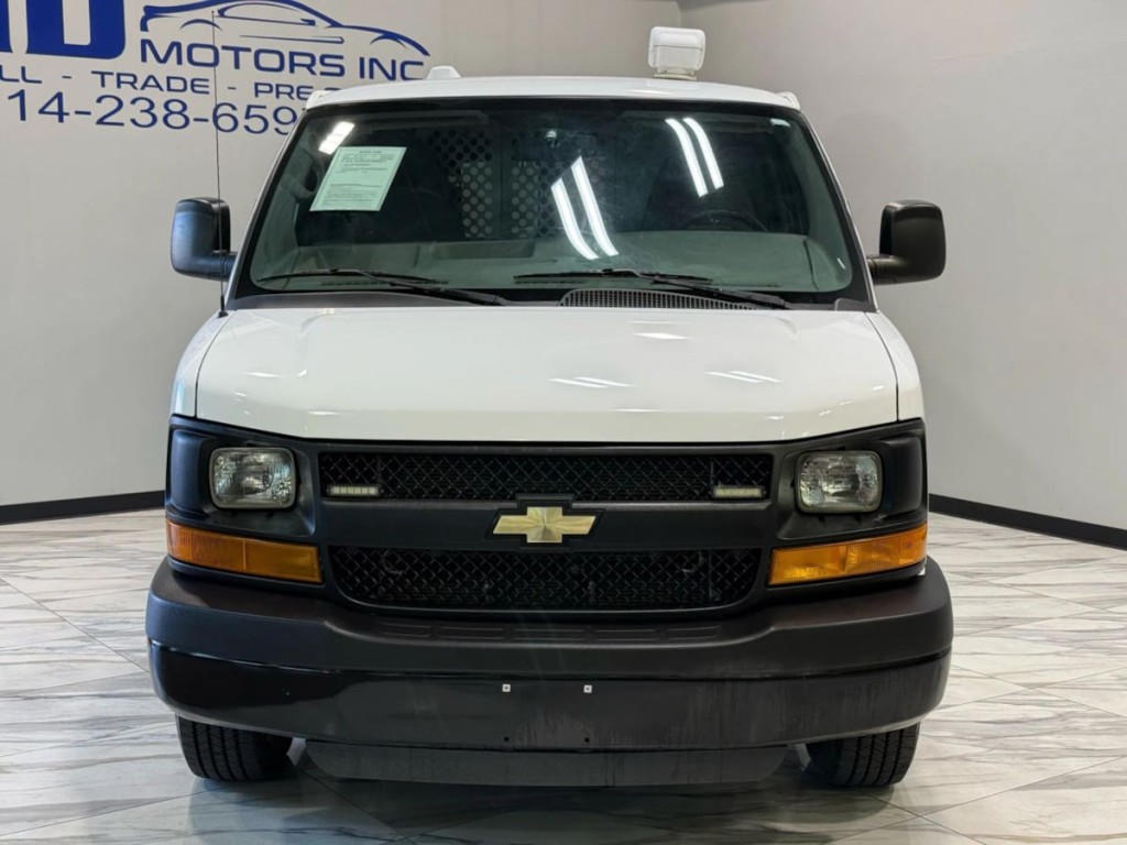 2015 Chevrolet Express Image 2