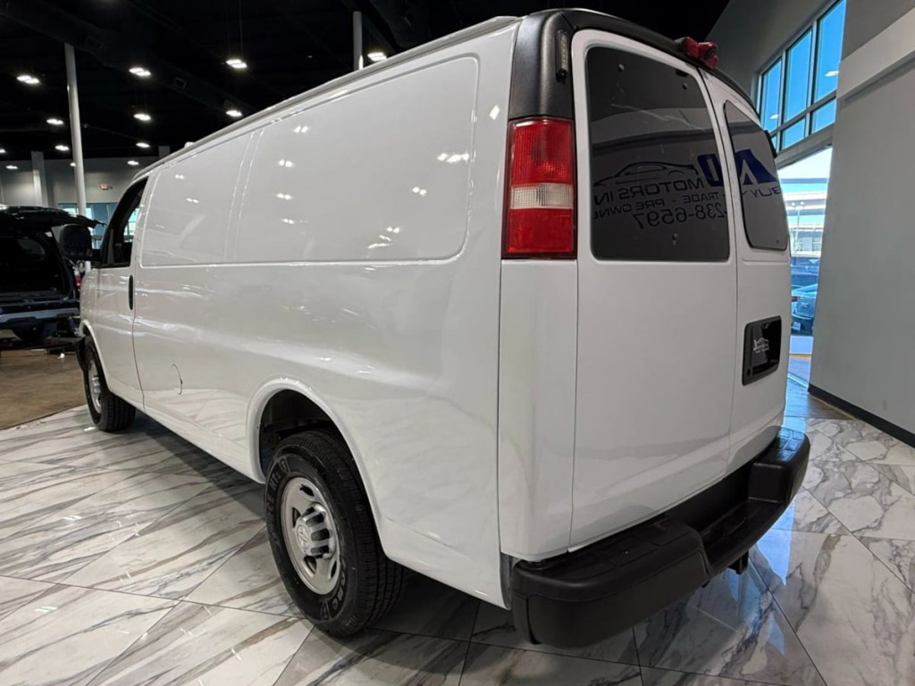 2015 Chevrolet Express Image 8