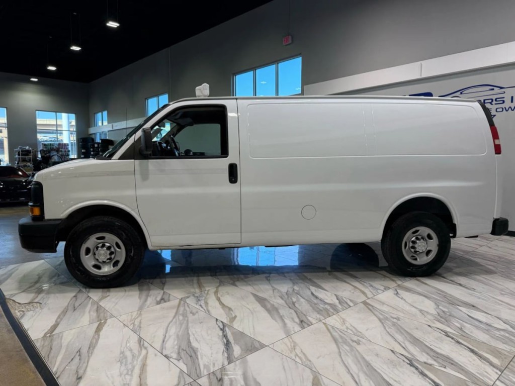 2015 Chevrolet Express Image 9
