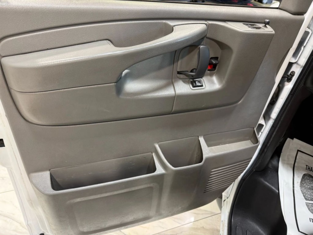 2015 Chevrolet Express Image 11