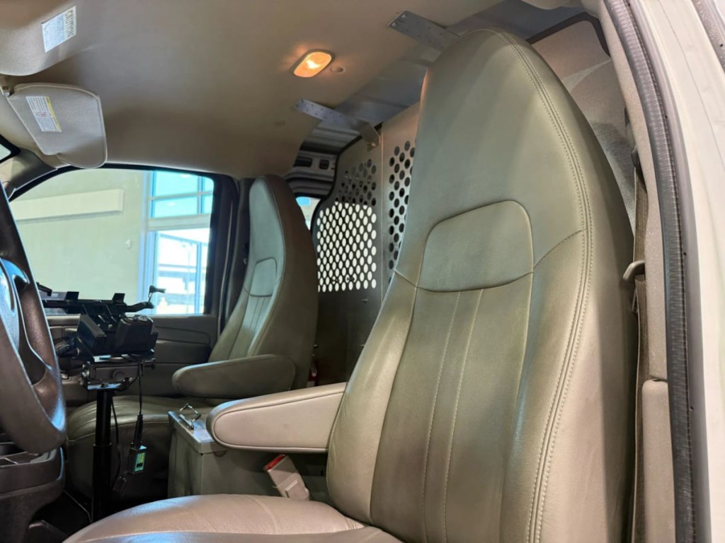 2015 Chevrolet Express Image 20