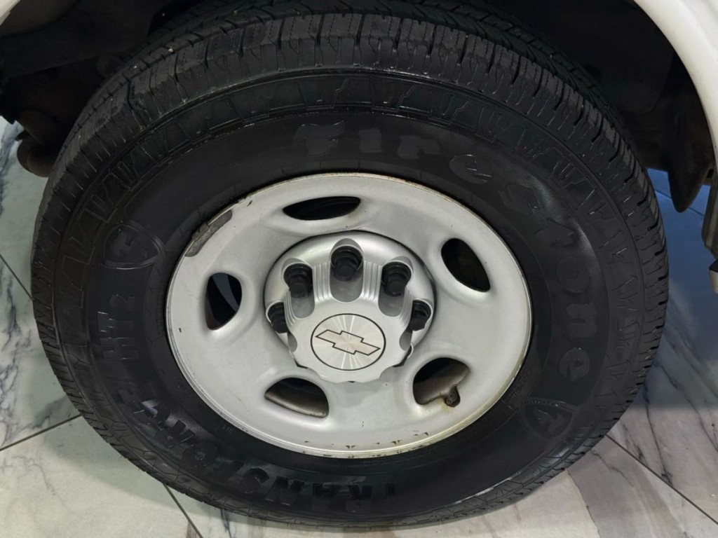 2015 Chevrolet Express Image 25