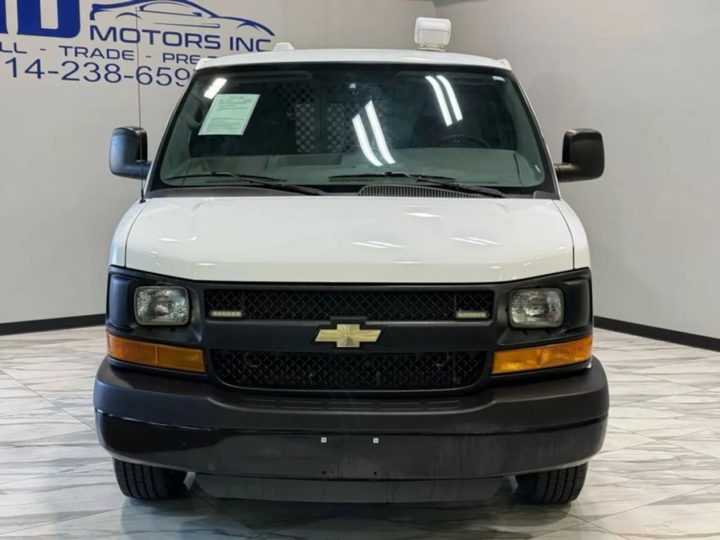 2015 Chevrolet Express Image 2