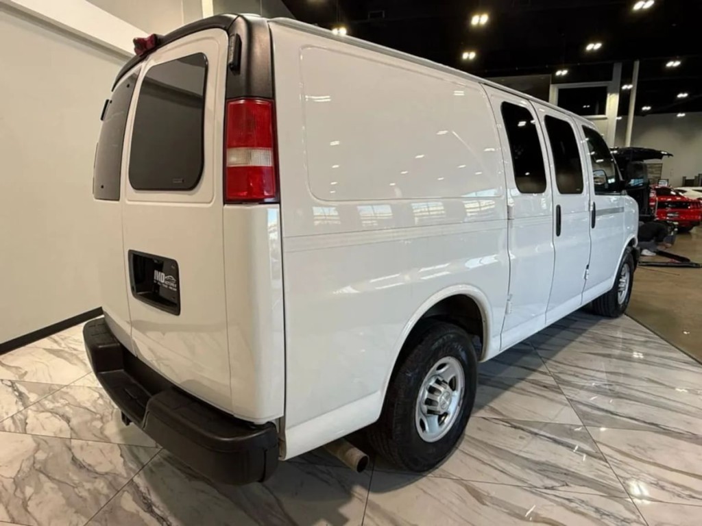 2015 Chevrolet Express Image 5