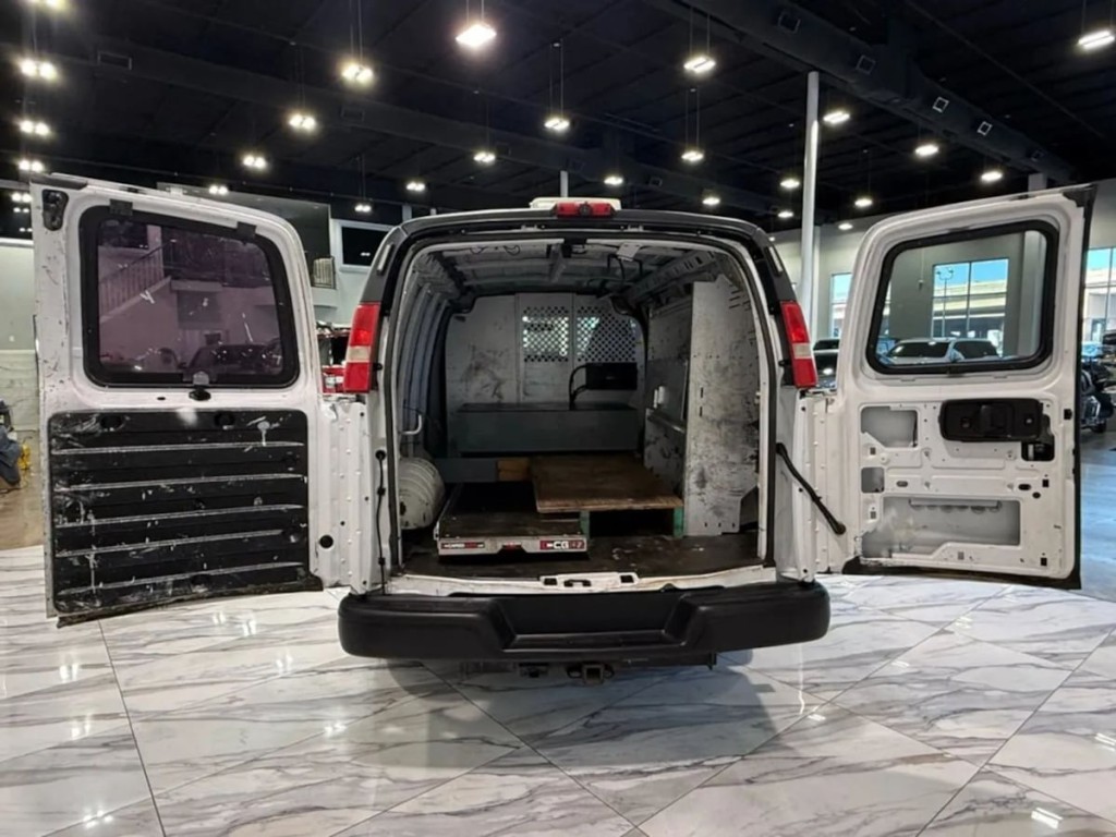 2015 Chevrolet Express Image 7