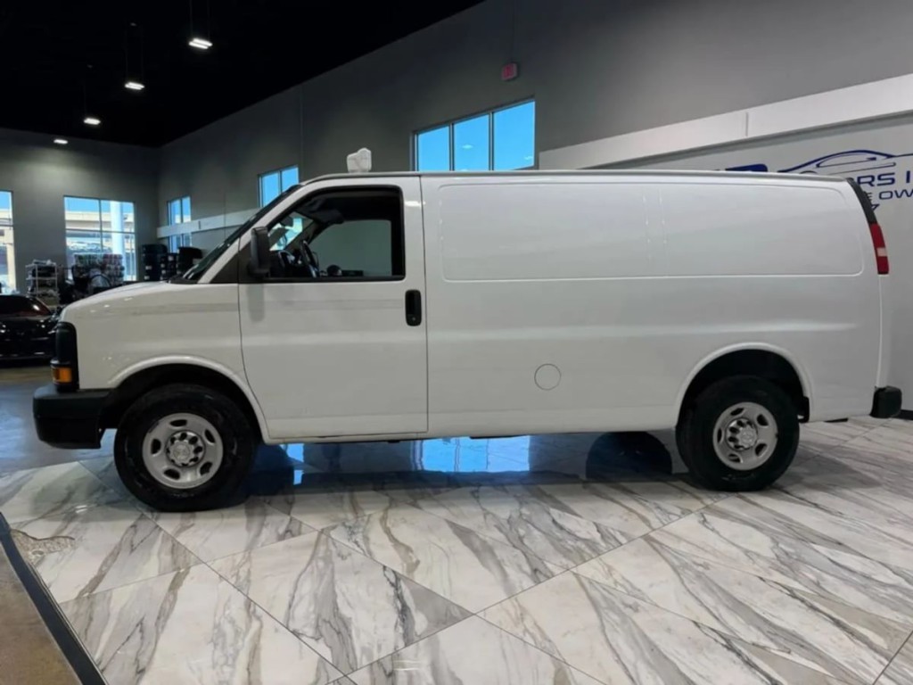 2015 Chevrolet Express Image 9