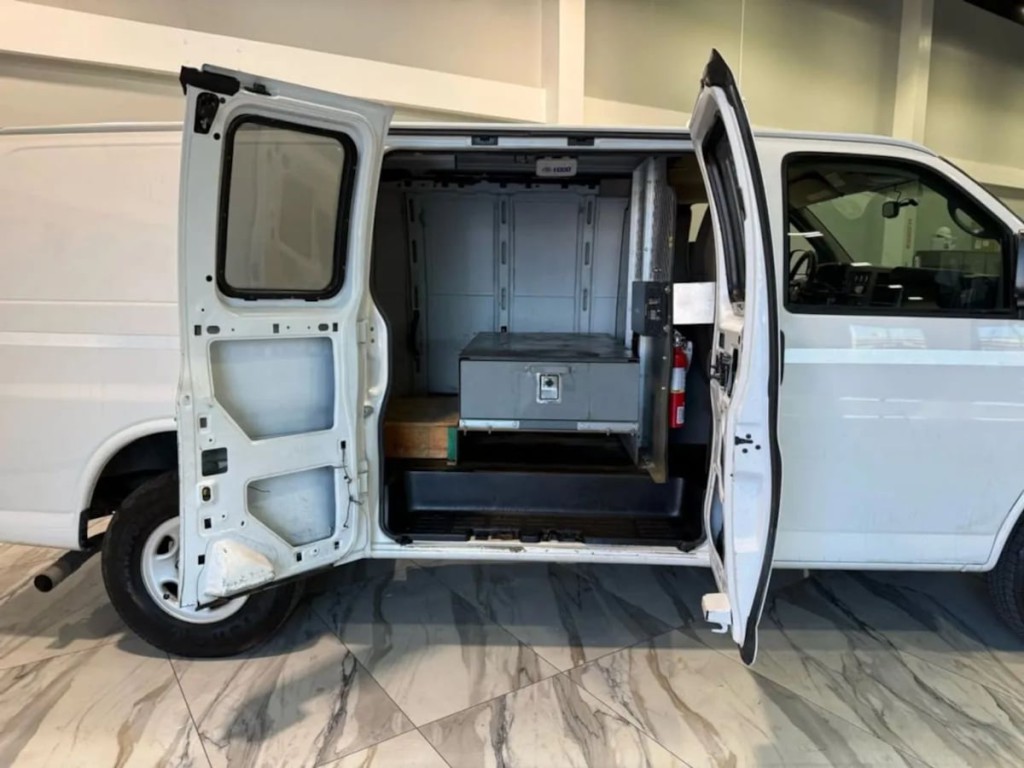 2015 Chevrolet Express Image 10