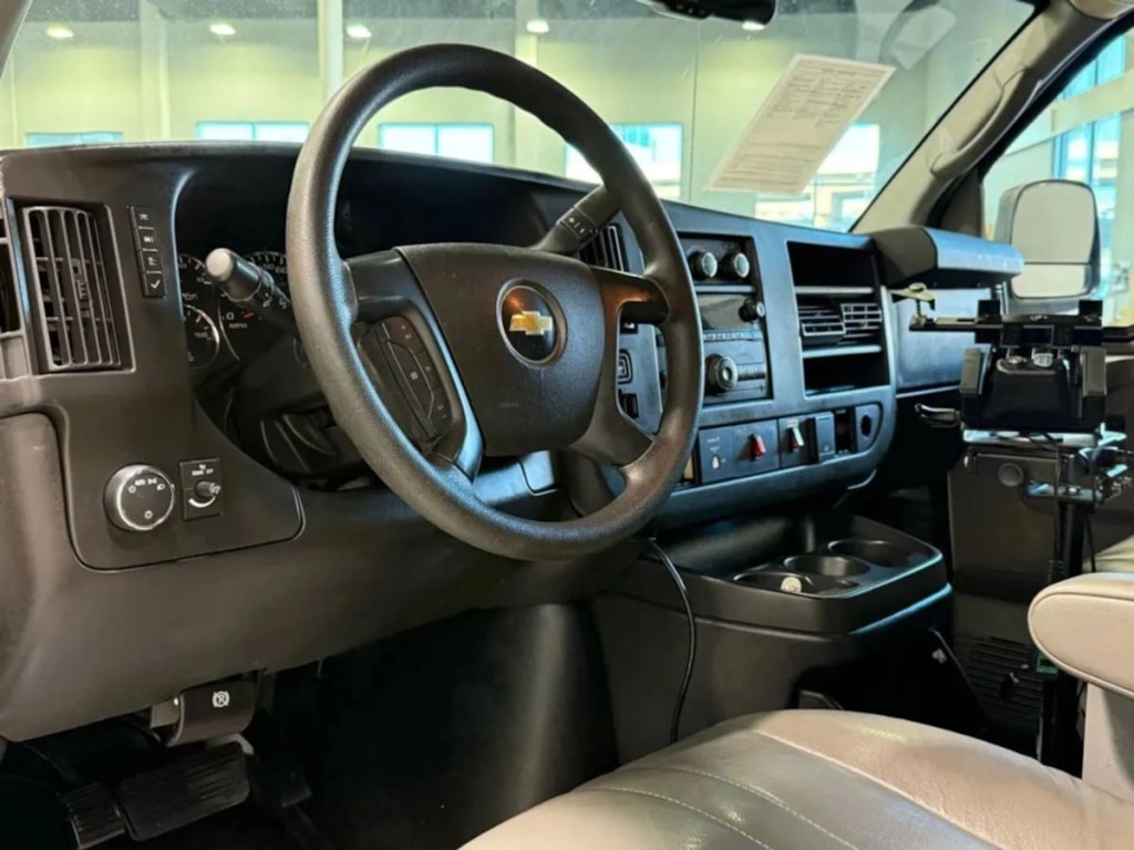 2015 Chevrolet Express Image 13