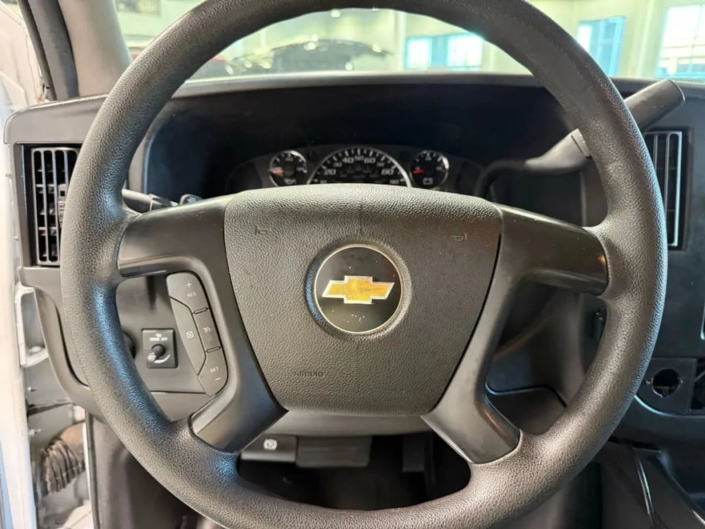 2015 Chevrolet Express Image 14