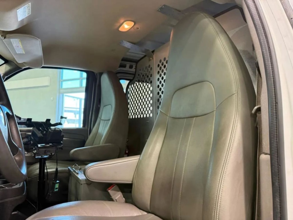 2015 Chevrolet Express Image 20