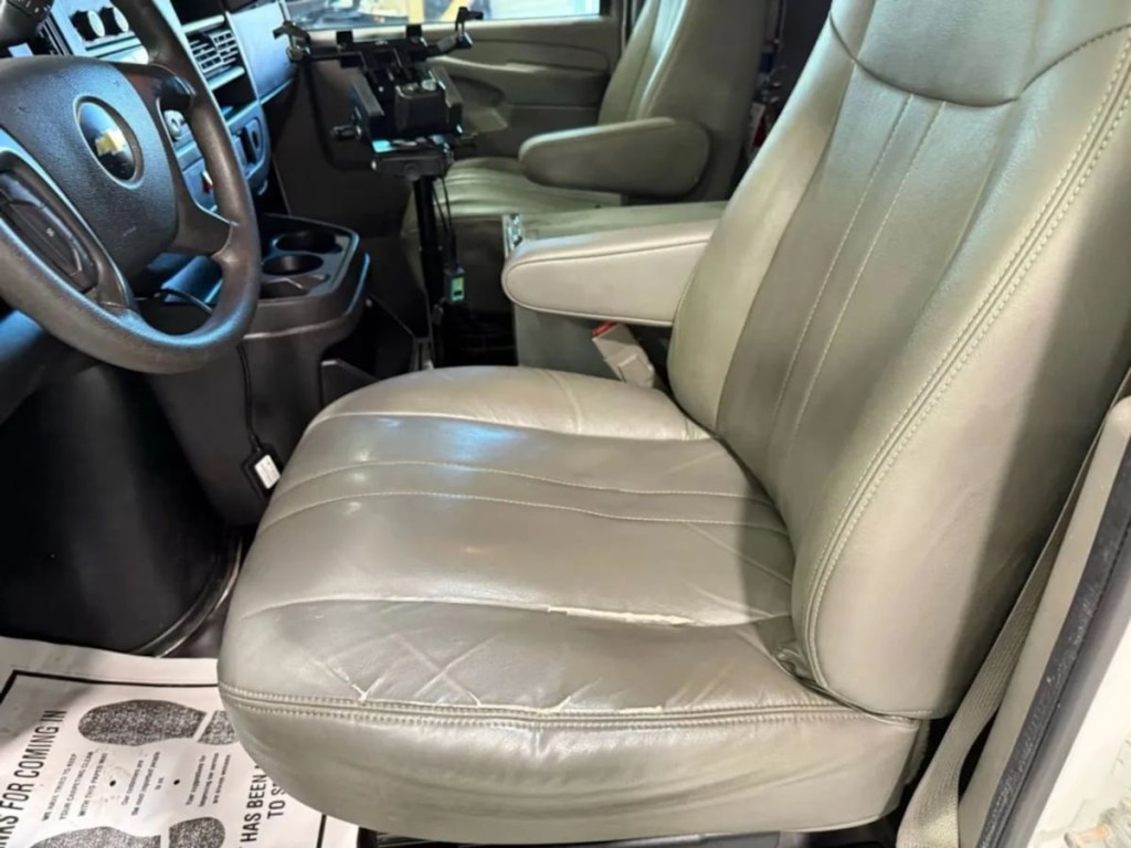 2015 Chevrolet Express Image 21