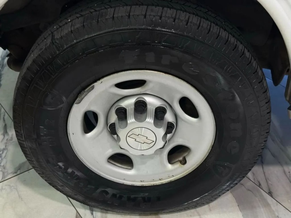 2015 Chevrolet Express Image 25