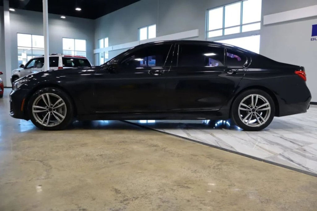 2016 BMW 7 Series Image 9